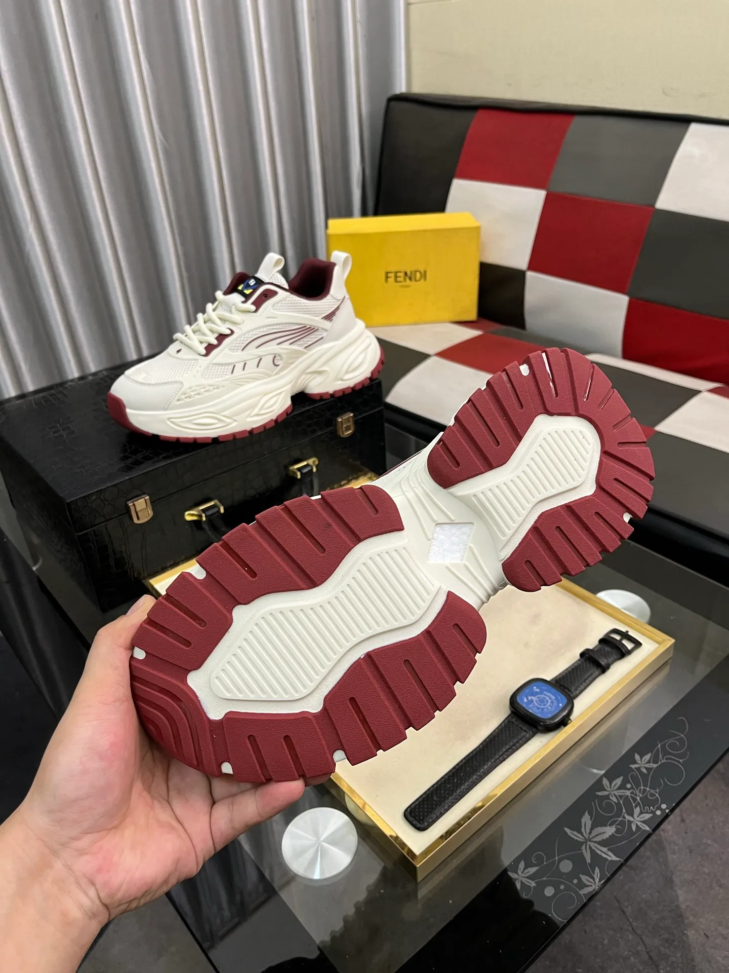 Men's Men's Shoes💰458⌚️⌚️[FENDI] Fendi's classic and comfortable men's, this complex sneaker is made of soft calfskin➕genuine leather lining➕original ultra-light rubber material with rough outsole. This unique light style is suitable for the casual and refined sensibility of this season. It is comfortable and natural on the feet. It is an everyday style for casual travel in autumn and winter! Code number: 38-442️⃣Colors available